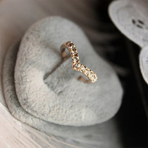 Unique Design Concise Simple Style Rhinestone Crystal V-shaped Tail Rings For Women 8RD23
